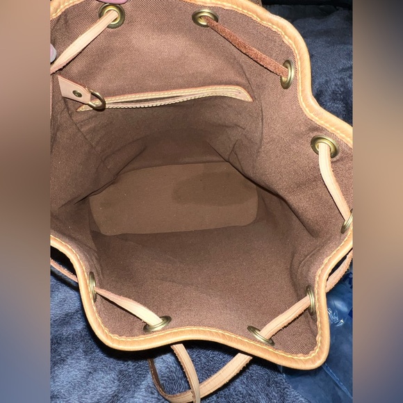 Louis Vuitton Montsouris MM - Picture 3 of 14